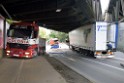 LKW blieb unter Bruecke haengen Koeln Ehrenfeld Innere Kanalstr Hornstr P298